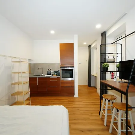 Livery Apartment *
